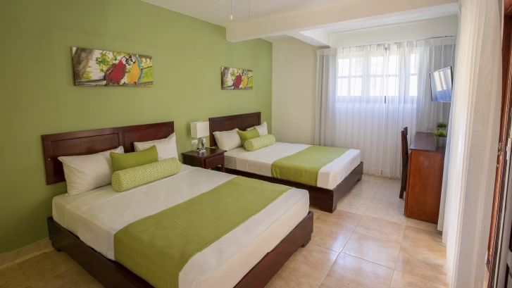 La habitación cuenta con: aire acondicionado, baño privado y televisión satelital.
Triple