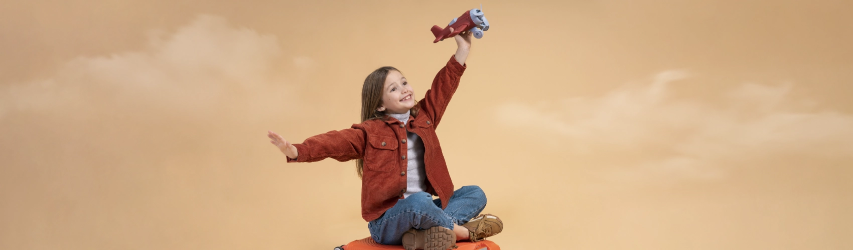 On Vacation - Política de menores de edad - Niña Feliz