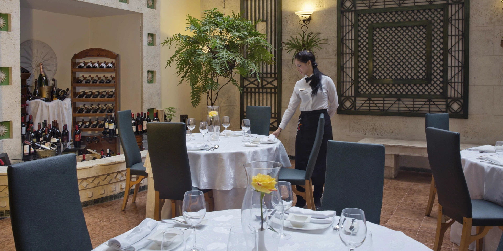 on-vacation-colombia-destino-habana-cuba-hotel-memories-miramar-restaurante-1920x960px