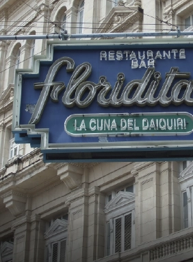 Histórico restaurante de pescado y bar de cócteles en la parte antigua de La Habana
La Floridita