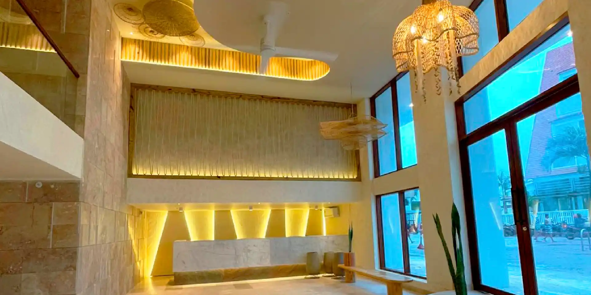 on-vacation-colombia-destino-san-andres-hotel-tone-recepcion-1920x960px 3_11zon