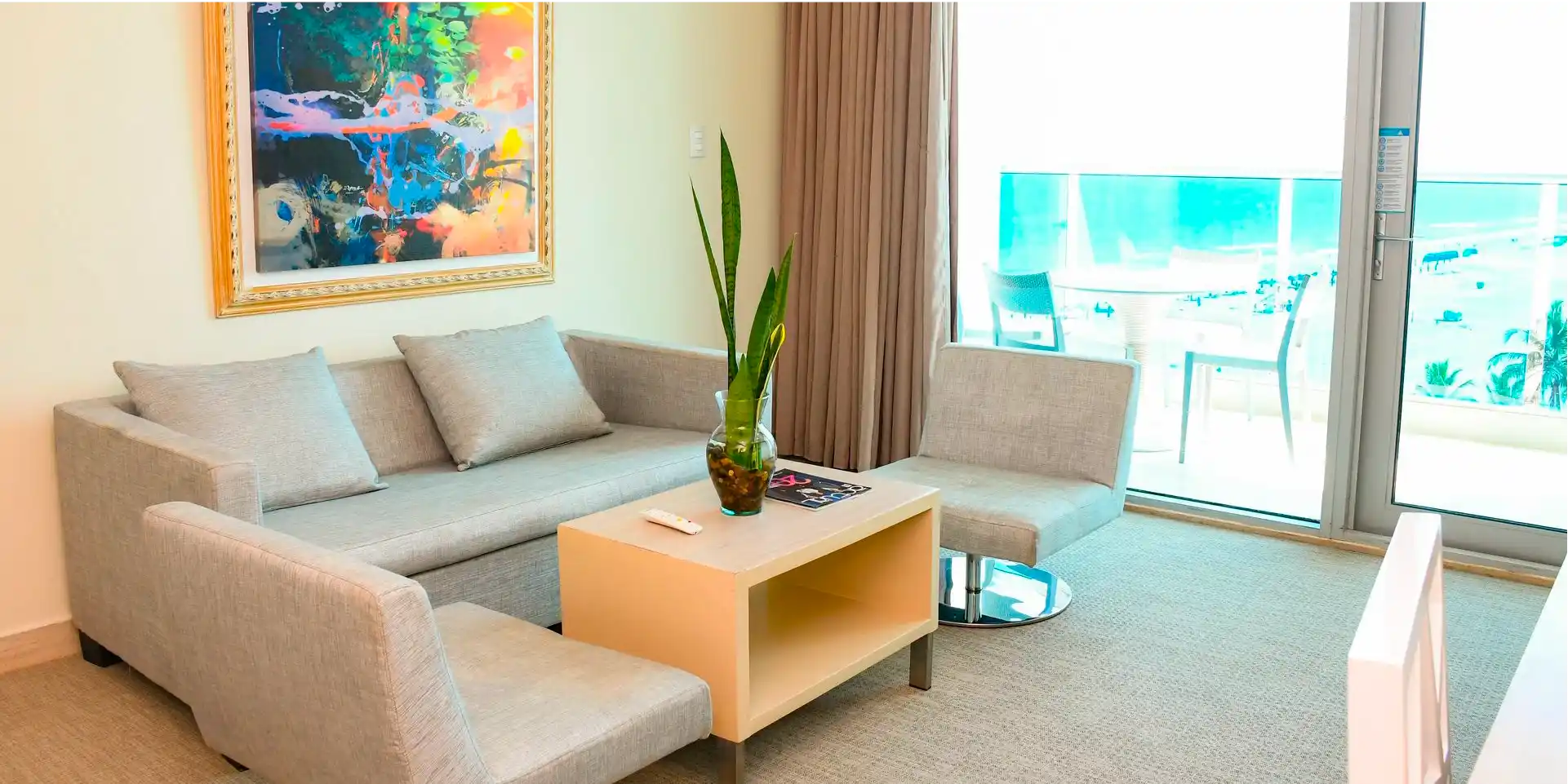 on-vacation-colombia-destino-cartagena-hotel-las-americas-habitacion-junior-suite 102_11zon