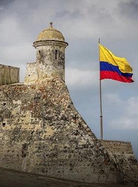 Fortaleza colonial que protegió a Cartagena de ataques piratas.
Castillo de San Felipe