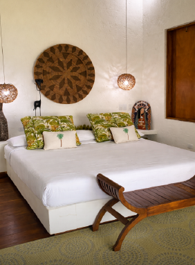 Vista parcial al mar, Acomodación Superior Cuádruple: 1 cama doble,  2 camas sencillas, capacidad: 4 personas                Ver más                        Habitación Arena