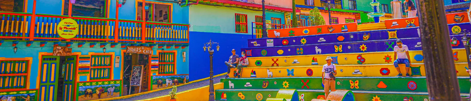 376x234-on-vacation-plazoleta-zocalo-guatape@72x