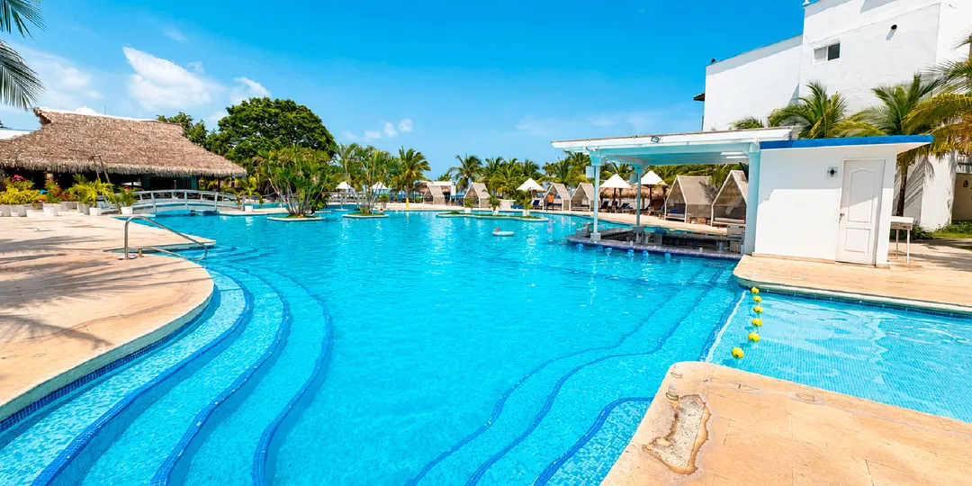 on-vacation-colombia-destino-panama-hotel-playa-blanca-piscina72x-100-elementor-io-optimized-convertido-de-jpg.webp