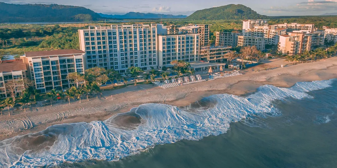 on-vacation-colombia-destino-panama-hotel-playa-caracol-1920x960px-1_172x-100-convertido-de-jpg.webp