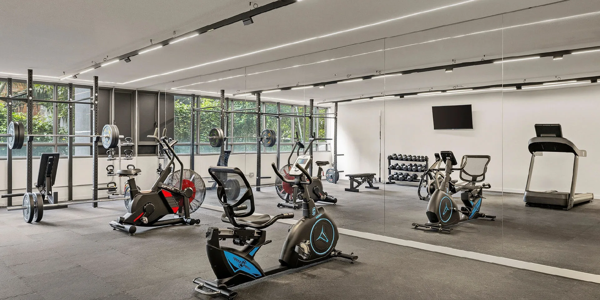 on-vacation-colombia-destino-medellin-hotel-loma-gimnasio_72x-100