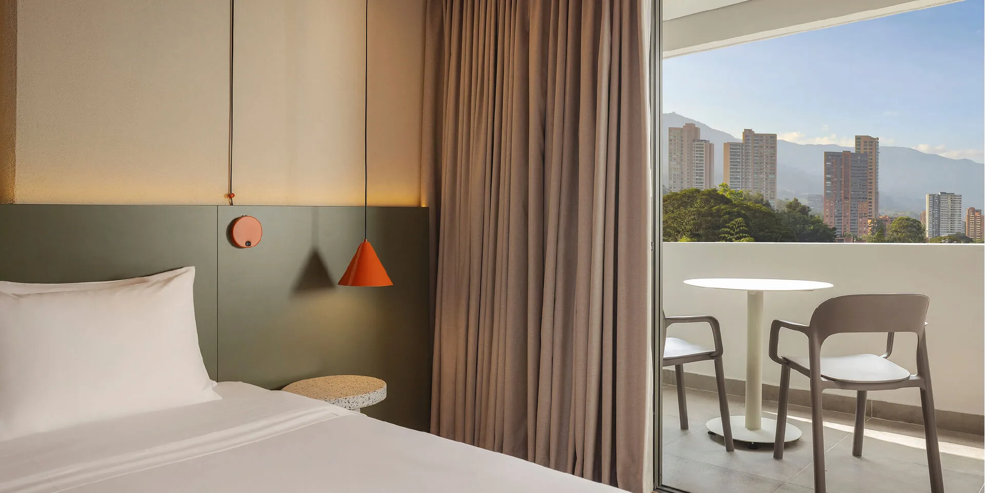on-vacation-colombia-destino-medellin-hotel-loma-habitacion-deluxe-king-78_72x-100
