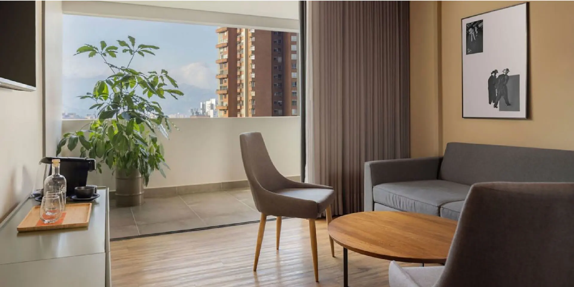 on-vacation-colombia-destino-medellin-hotel-loma-habitacion-suite-107_72x-100