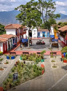 on-vacation-colombia-destino-medellin-servicios-lugares-turisticos-pueblito-paisa_72x-100