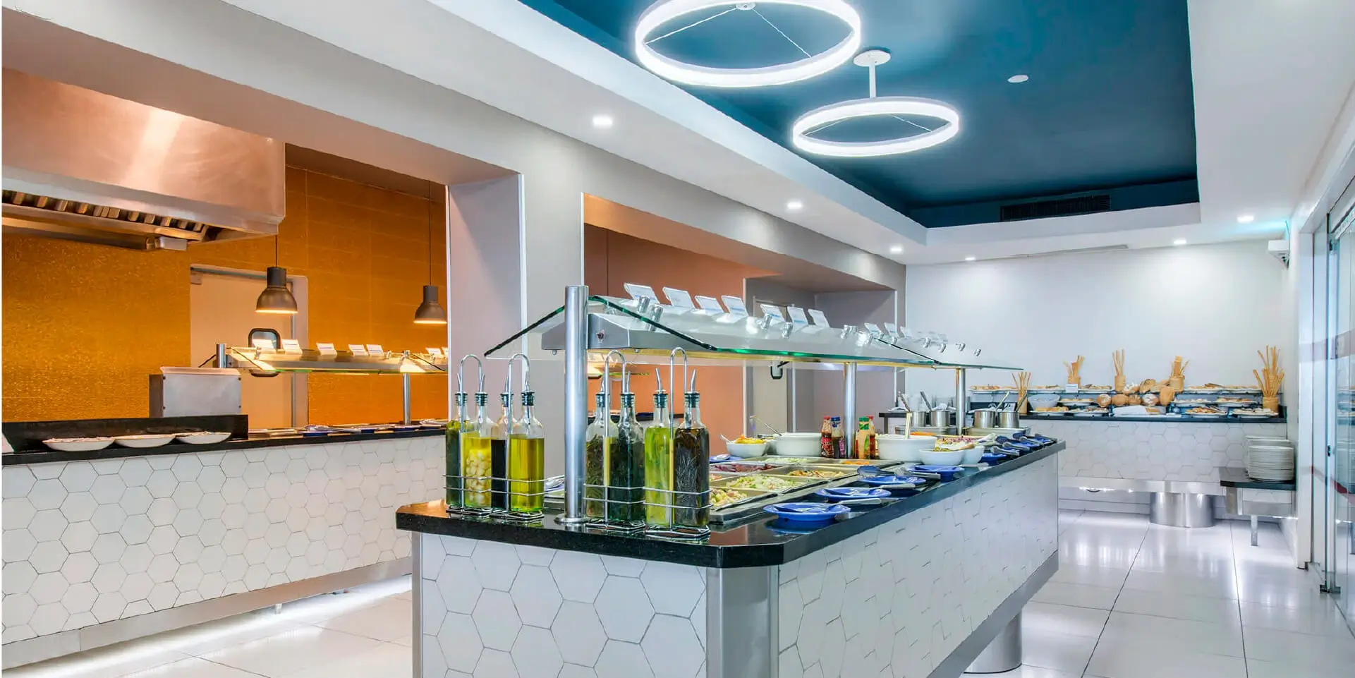 on-vacation-colombia-destino-republica-dominicana-hotel-emotions-buffet@72x-100