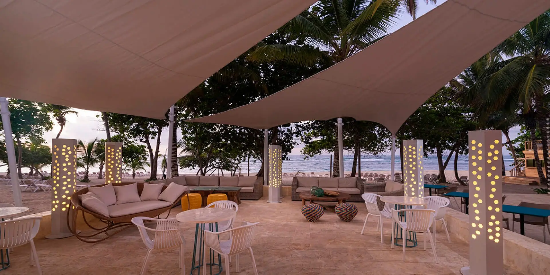 on-vacation-colombia-destino-republica-dominicana-hotel-emotions-restaurante 9@72x-100