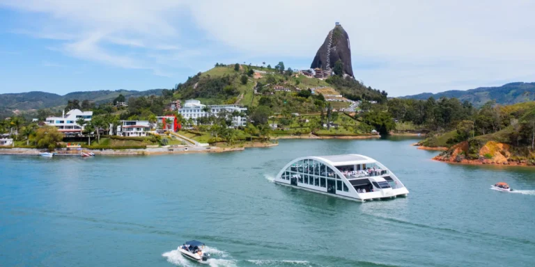 on-vacation-colombia-destino-guatape-hotel-los-recuerdos-embalse-hotel
