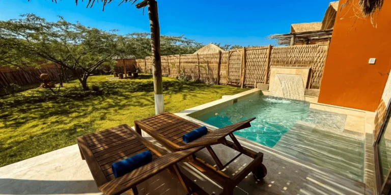 on-vacation-colombia-destino-la Guajira-Hotel Wayira Beach-Anasü Piscina sillas-8