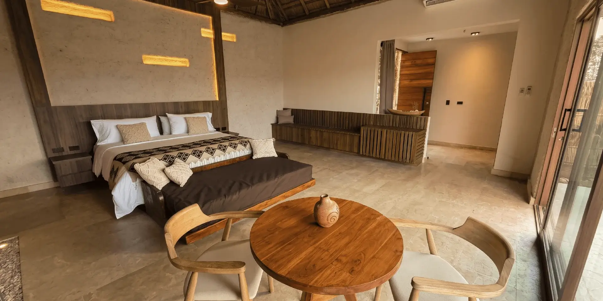 on-vacation-colombia-destino-la Guajira-Hotel Wayira Beach-Anasü habitación mesita-8
