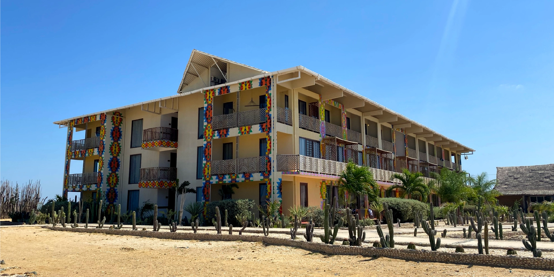 on-vacation-colombia-destino-guajira-hotel-wayira-beach-bloque-caribe-habitacion-1920x960px